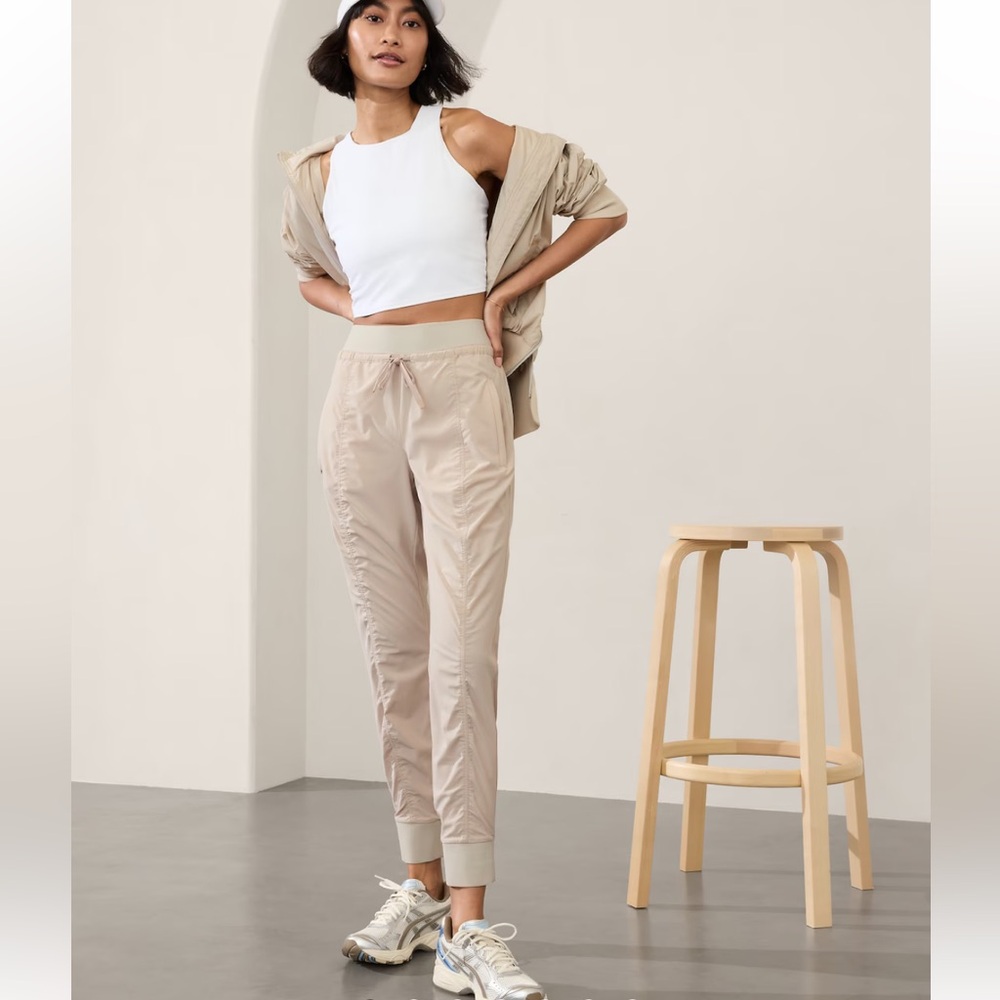 Athleta 🎉host pickx4🎉🎈Attitude jogger pants with ruching in abalone